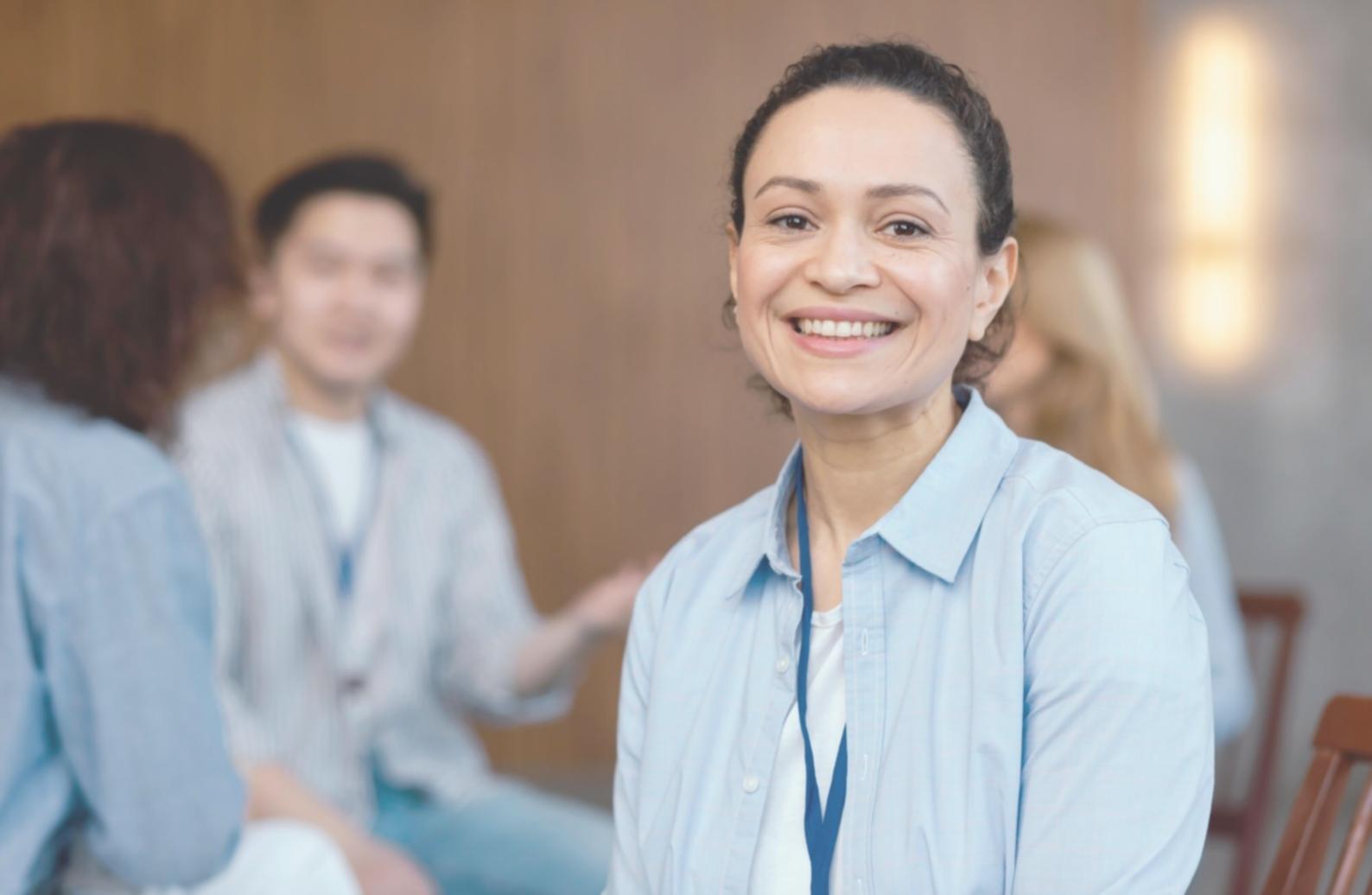 Espace de travail avec documentation financière et outils d'analyse