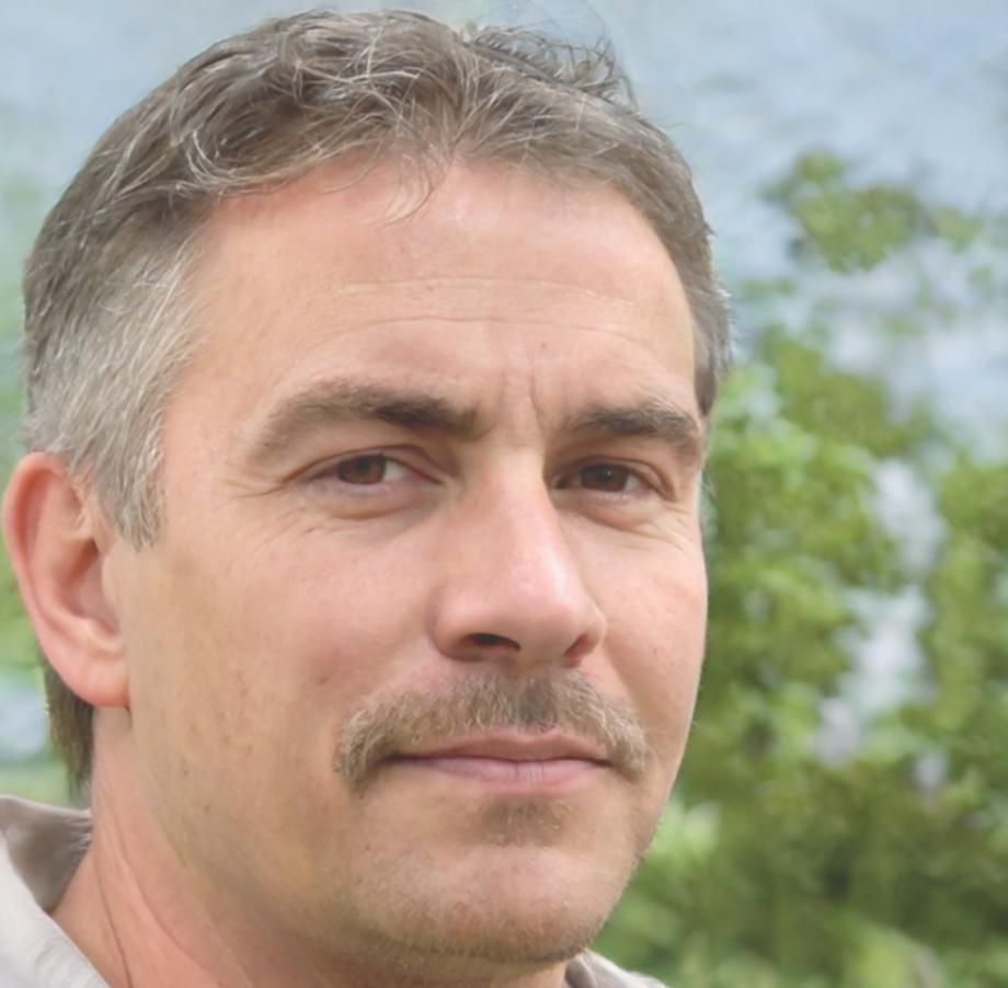 Portrait de Théo Aubépine, chef de projet