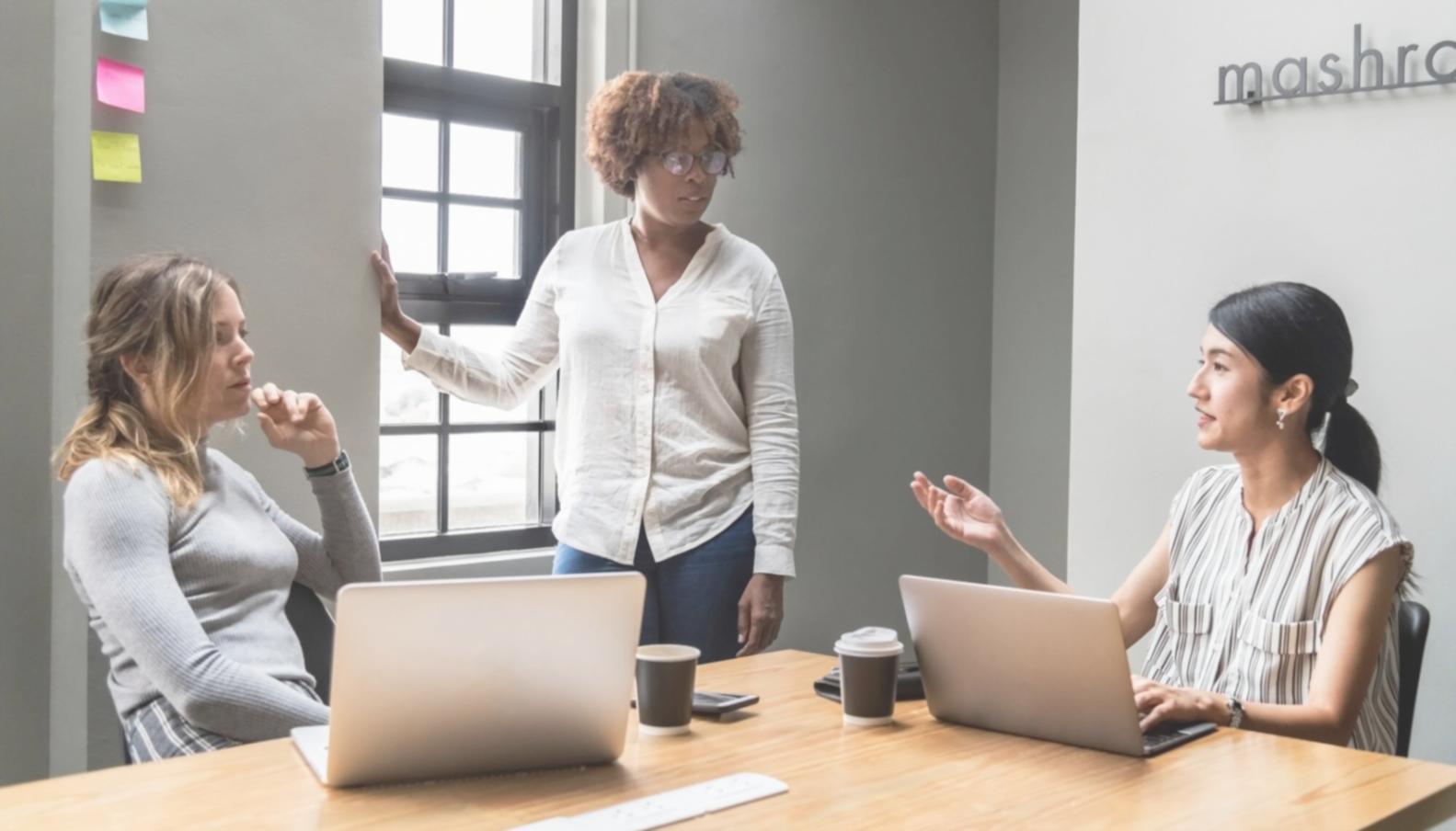 Matériel d'apprentissage et documentation financière organisée
